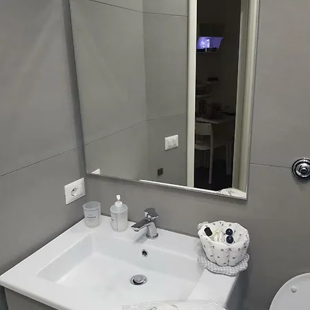 Small Bedroom Vomero's نابولي