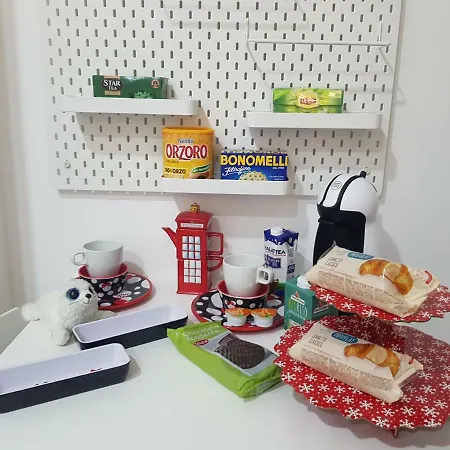 Small Bedroom Vomero's מלון *