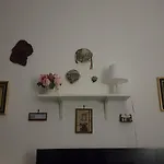 Small Bedroom Vomero's Νάπολη
